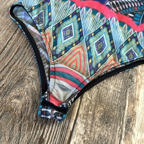 NYLON APPAREL BEAUTIFUL TOP, SEXY SIZE MEDIUM - Picture 4 of 8